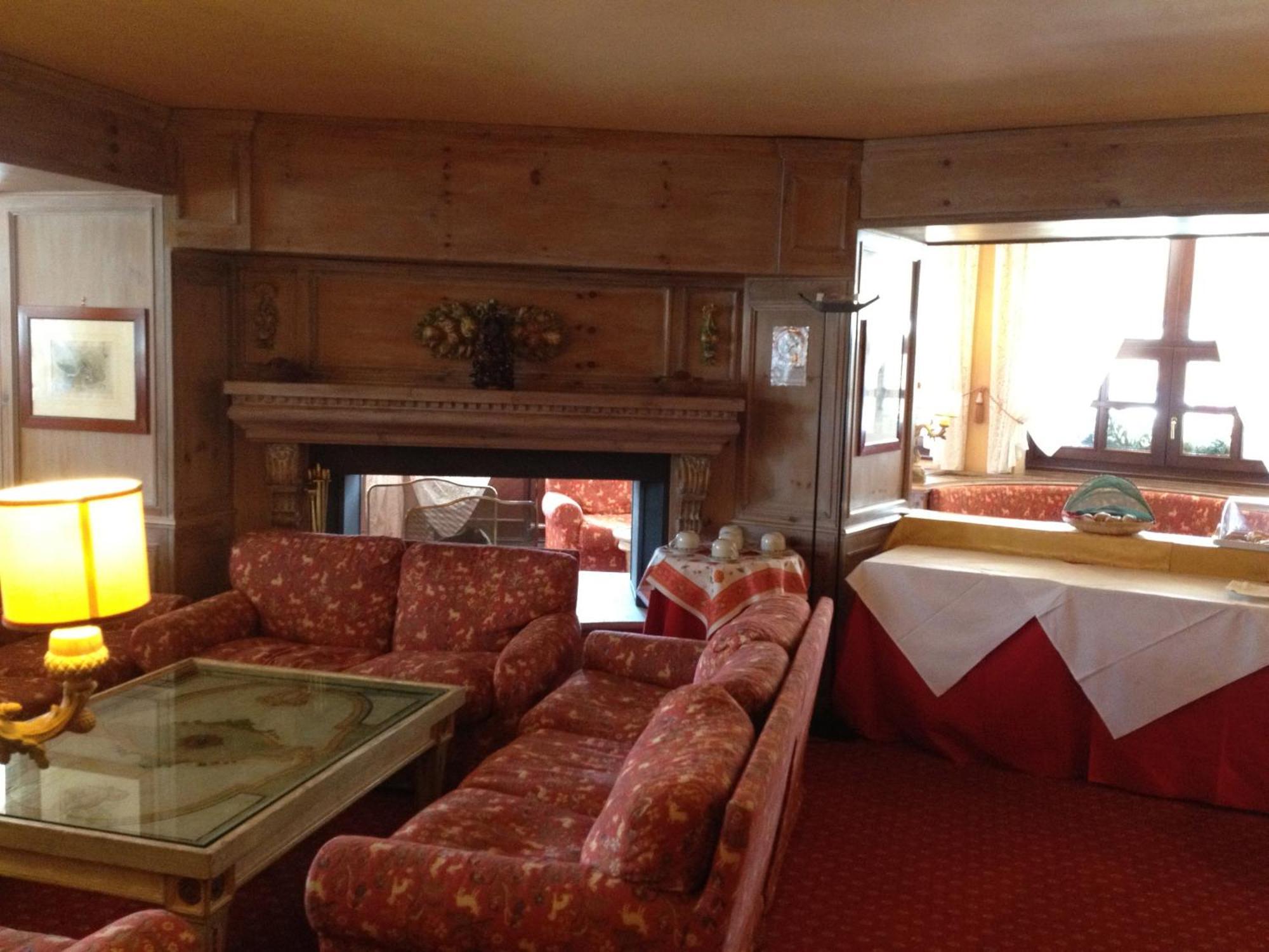 Rta Hotel Catturani Мадонна-ди-Кампильо Экстерьер фото