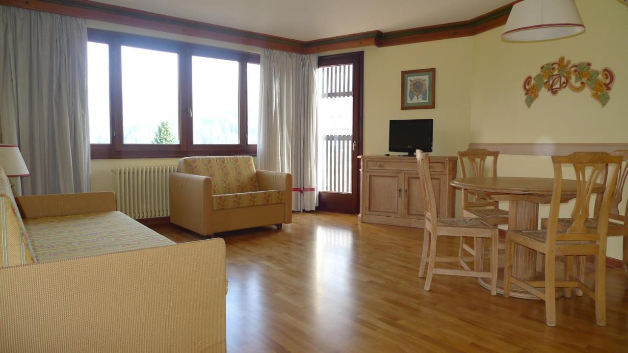 Rta Hotel Catturani Мадонна-ди-Кампильо Экстерьер фото
