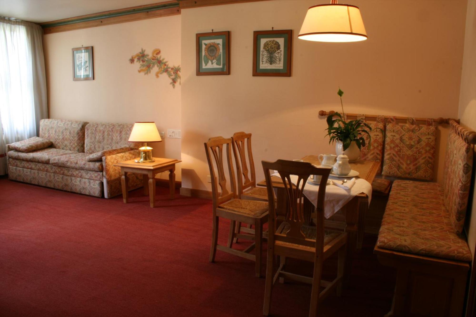 Rta Hotel Catturani Мадонна-ди-Кампильо Экстерьер фото