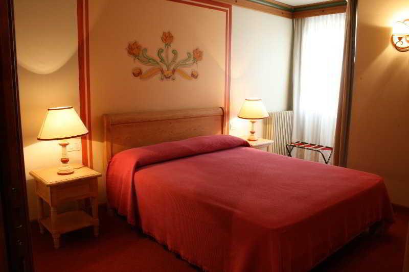 Rta Hotel Catturani Мадонна-ди-Кампильо Экстерьер фото