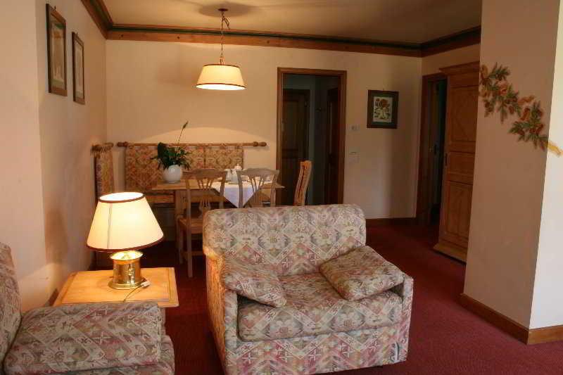 Rta Hotel Catturani Мадонна-ди-Кампильо Экстерьер фото