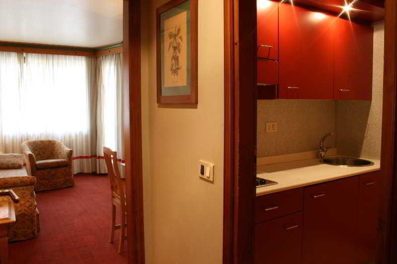 Rta Hotel Catturani Мадонна-ди-Кампильо Экстерьер фото